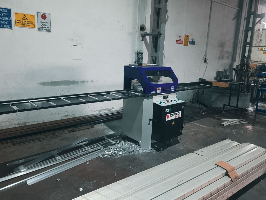 Aluminum profile cutting machine